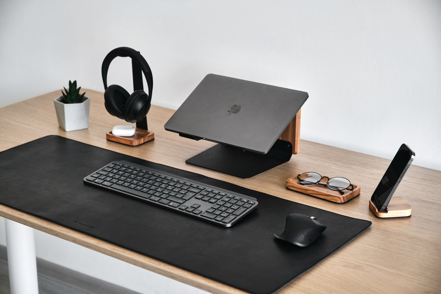 Designer's guide to setting up the perfect home workspace