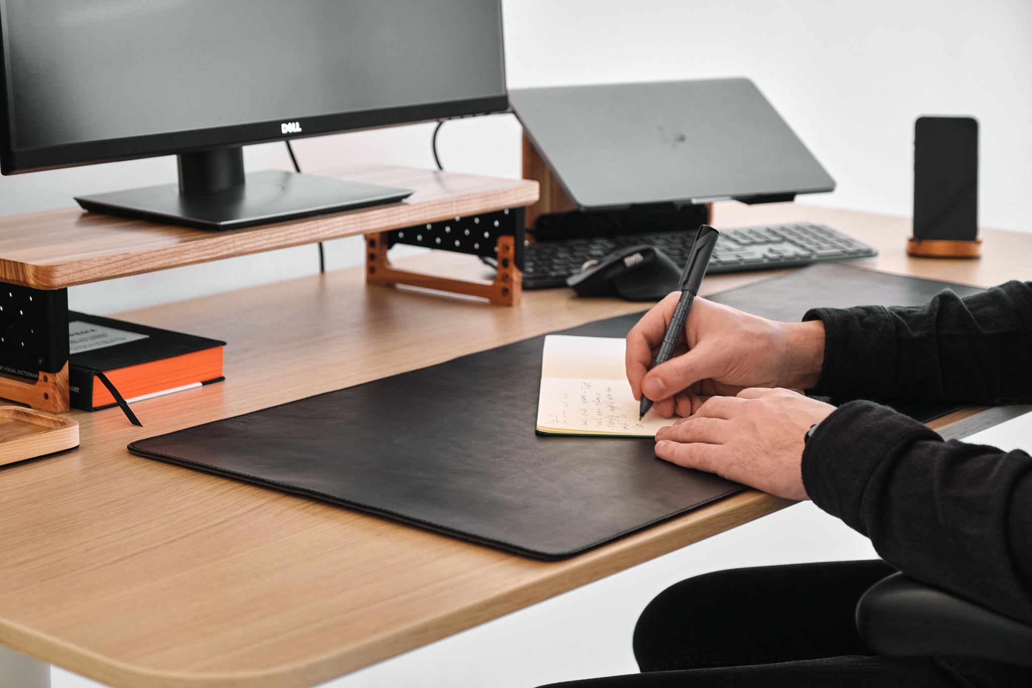 Ultimate Guide to Setting Up an Ergonomic Workstation for Studying